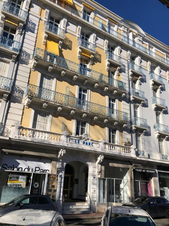 Superbe Appartement Independant En Centre Ville Vichy Exteriör bild