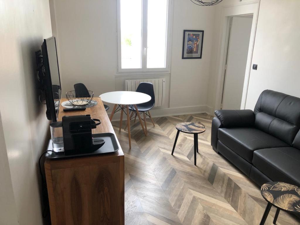 Superbe Appartement Independant En Centre Ville Vichy Exteriör bild